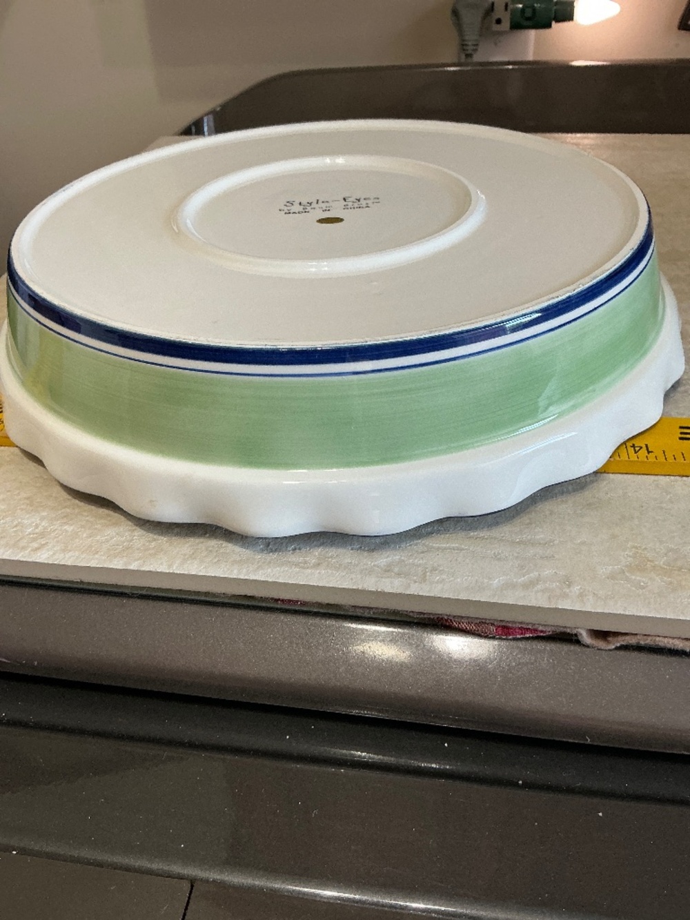 Vintage Style Eyes pie dish with Lid - Picture 7 of 9